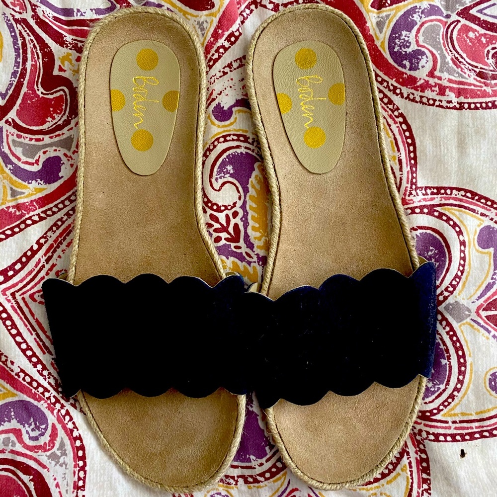 Boden Scalloped Navy Blue Slide Sandals never worn!!